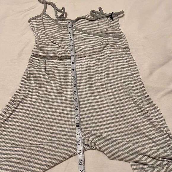 NWT Forever 21 szS Adjustable straps faux wrap high waisted grey white jumpsuit - Picture 9 of 12